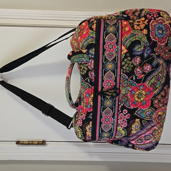 Vera Bradley overnight bag, duffel bag style. - Picture 3 of 10
